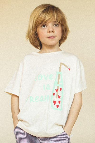 Tee-Shirt Love is Fresh 2